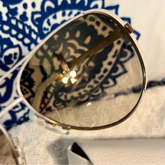 Michael Kors MK5004 Chelsea Sunglasses White & Tan Lenses w/ Case Gold Frame - Picture 6 of 13